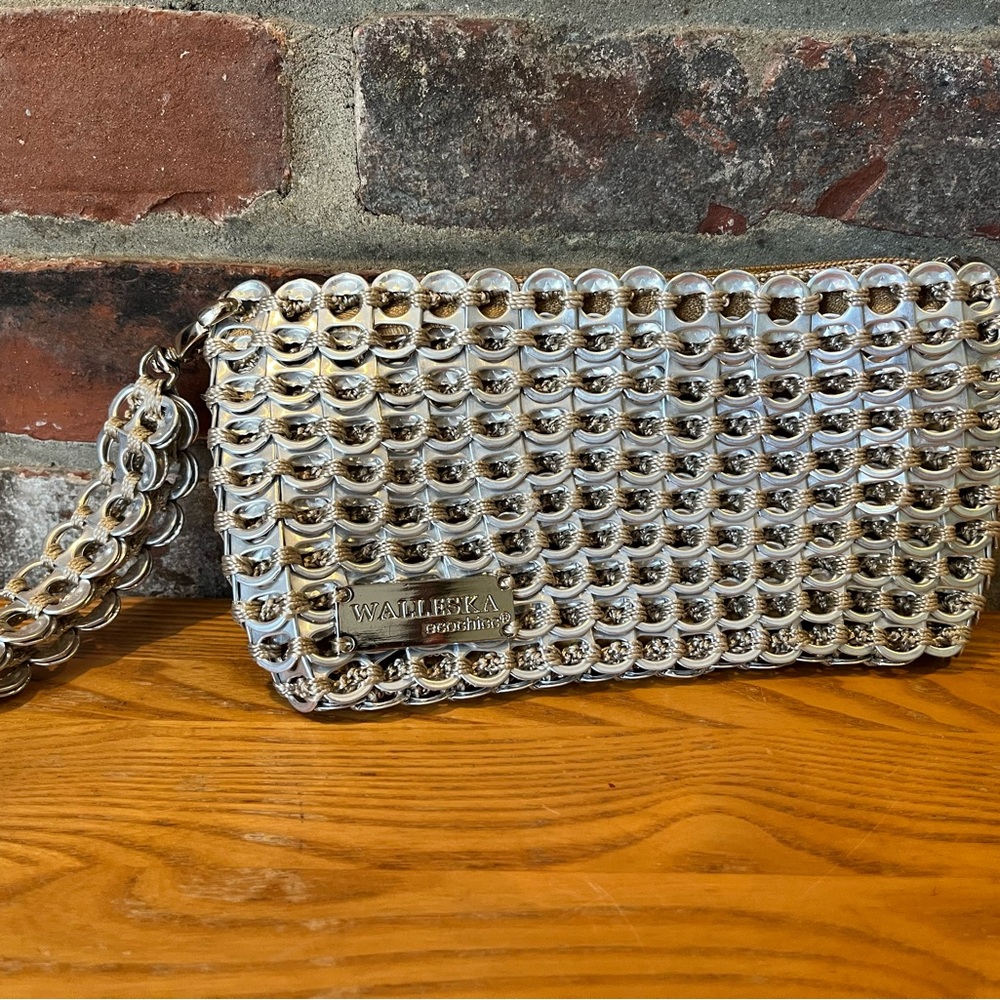 Walleska Clutch
